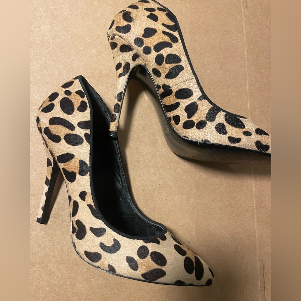 Steve Madden Leopard Pump